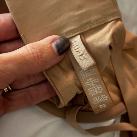 SKIMS Tan Underwire Bra - Picture 4 of 4